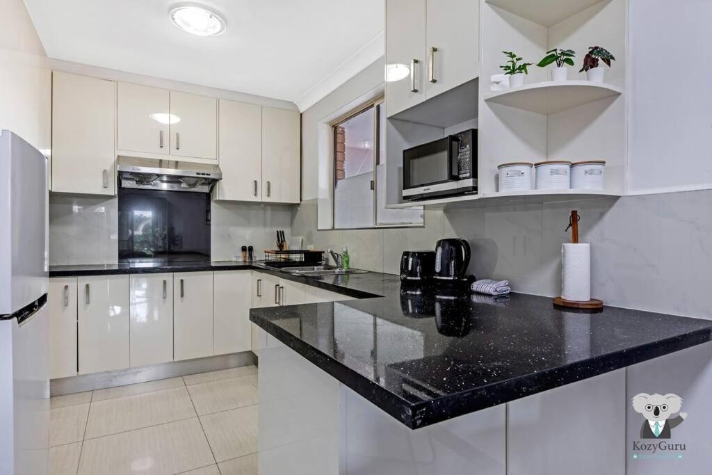 Campsie 2 Bed Spacious Apartment / Nca069 Sydney Bagian luar foto